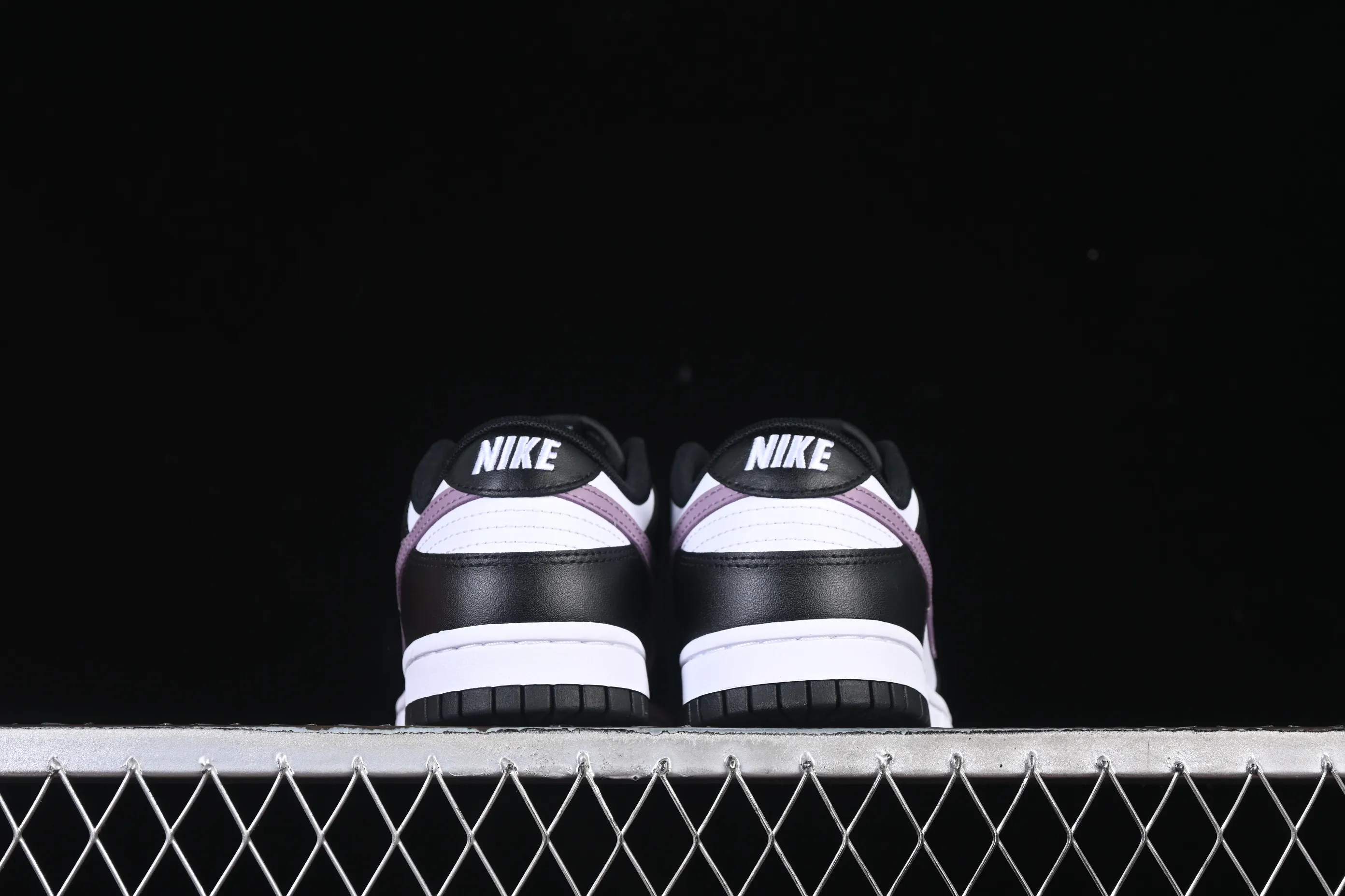 All categories Nk SB Dunk series Nk SB Dunk Low low-top sneakers Nike SB Dunk Low black and white purple hook low-top casual sneakers DD1391-100